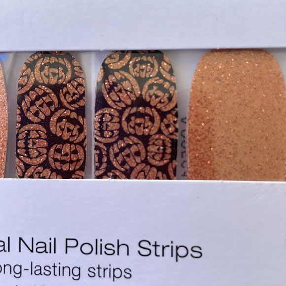 #20j Jack of All Trades Color Street Nail Decor - Picture 11 of 11